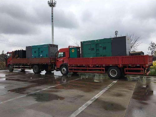 四会涂抹密封胶后，需要等待多长时间才能安装水冷式机油散热器密封件？